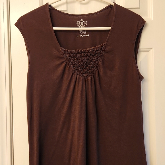 Izod Tops - Women's Izod sleeveless top.